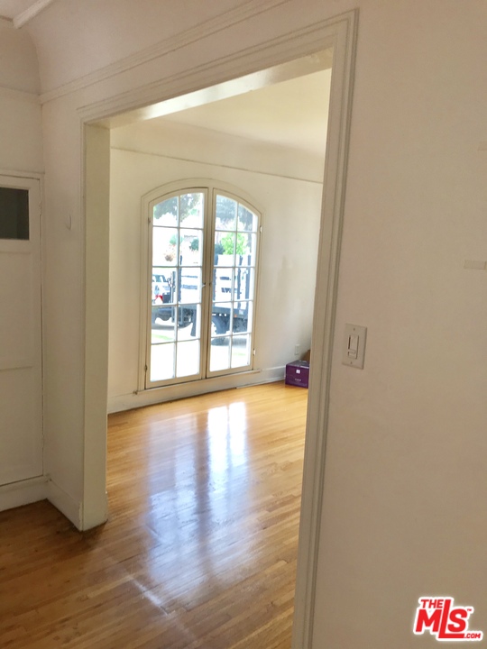 1832 Virginia Road Los Angeles, CA 90019 - Photo 8 of 10