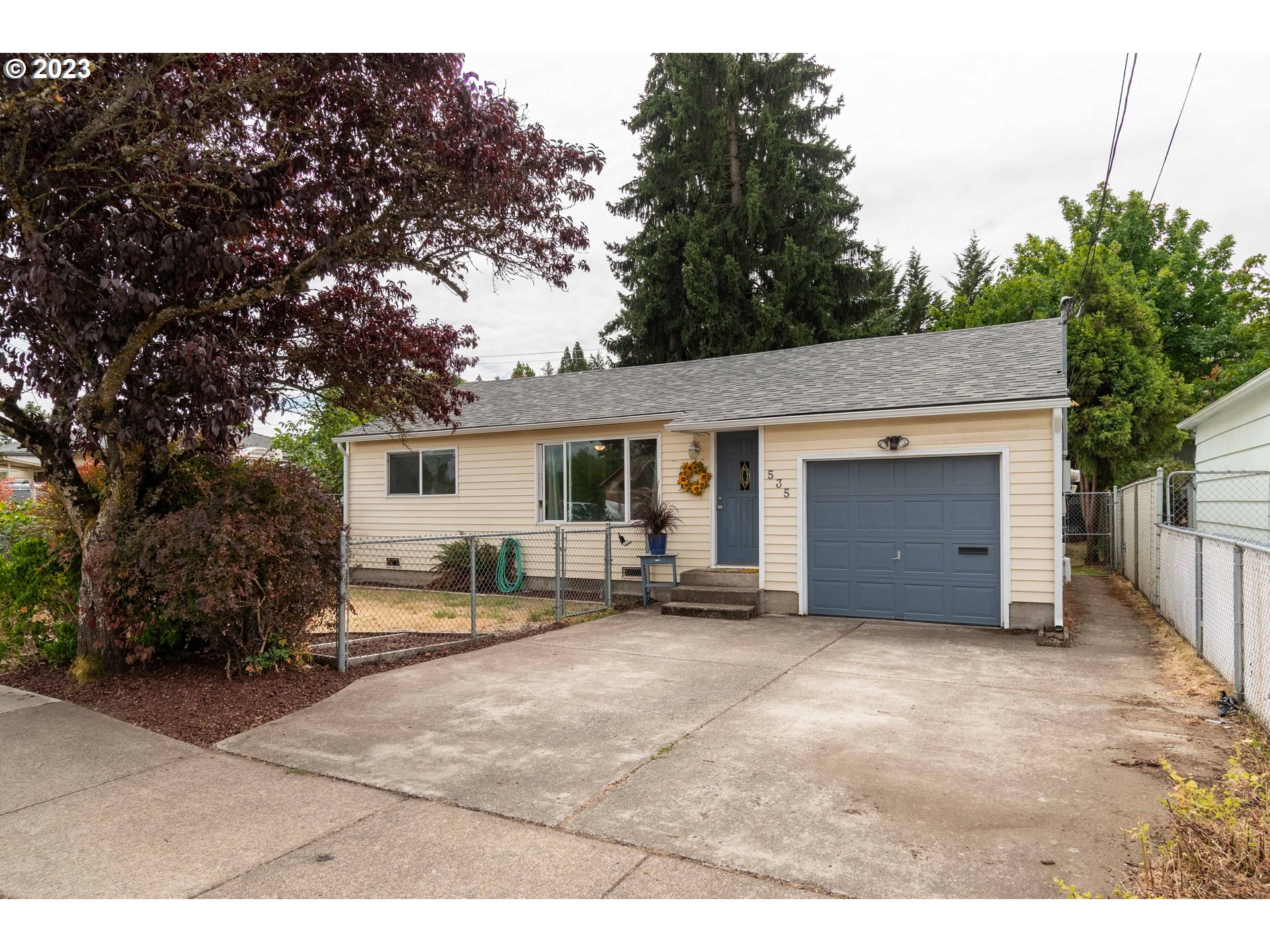535 West M Street Springfield, OR 97477 - Photo 1 of 48 a view of a house with a patio