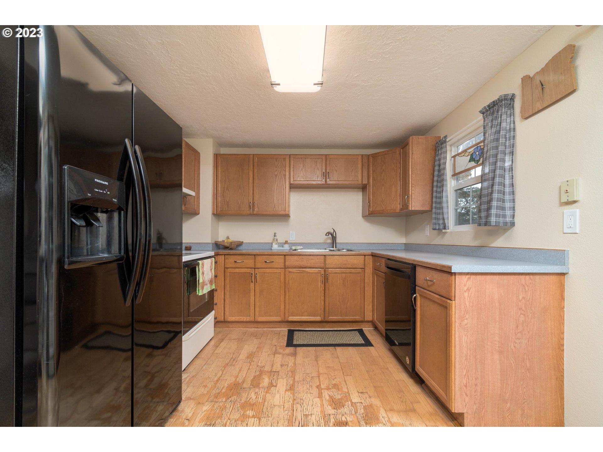 535 West M Street Springfield, OR 97477 - Photo 17 of 48 a kitchen with a refrigerator sink and cabinets