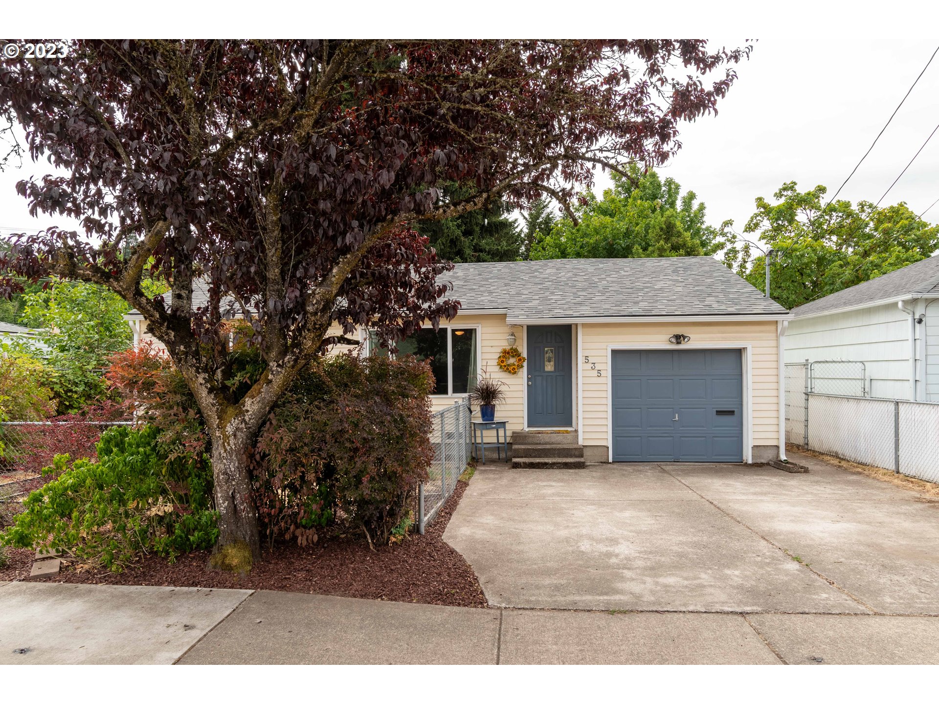 535 West M Street Springfield, OR 97477 - Photo 2 of 48 a view of a house with a outdoor space