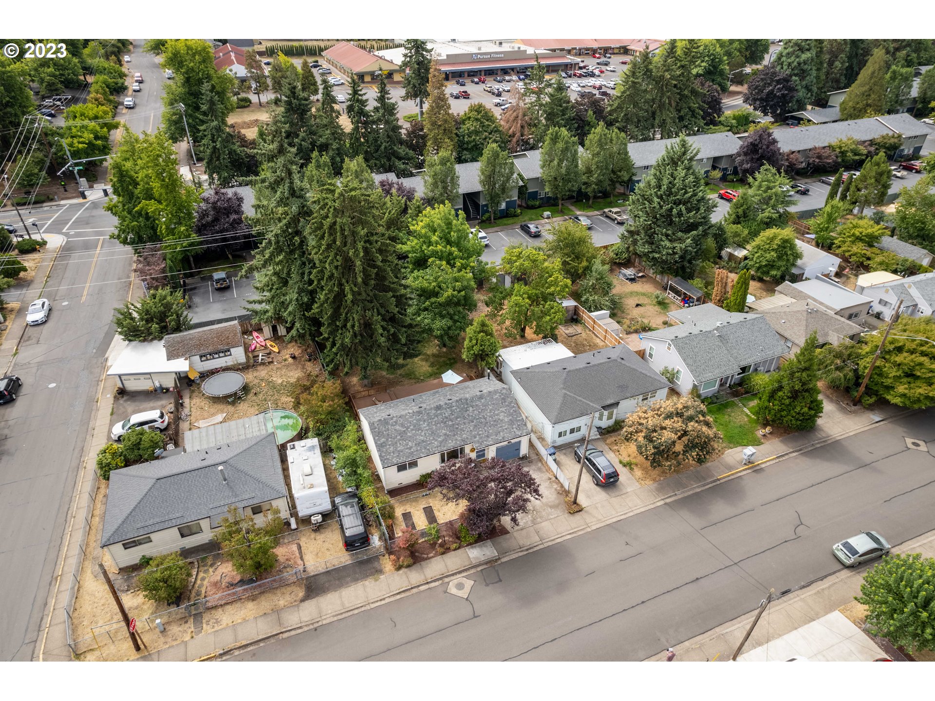 535 West M Street Springfield, OR 97477 - Photo 41 of 48 an aerial view of multiple houses with yard