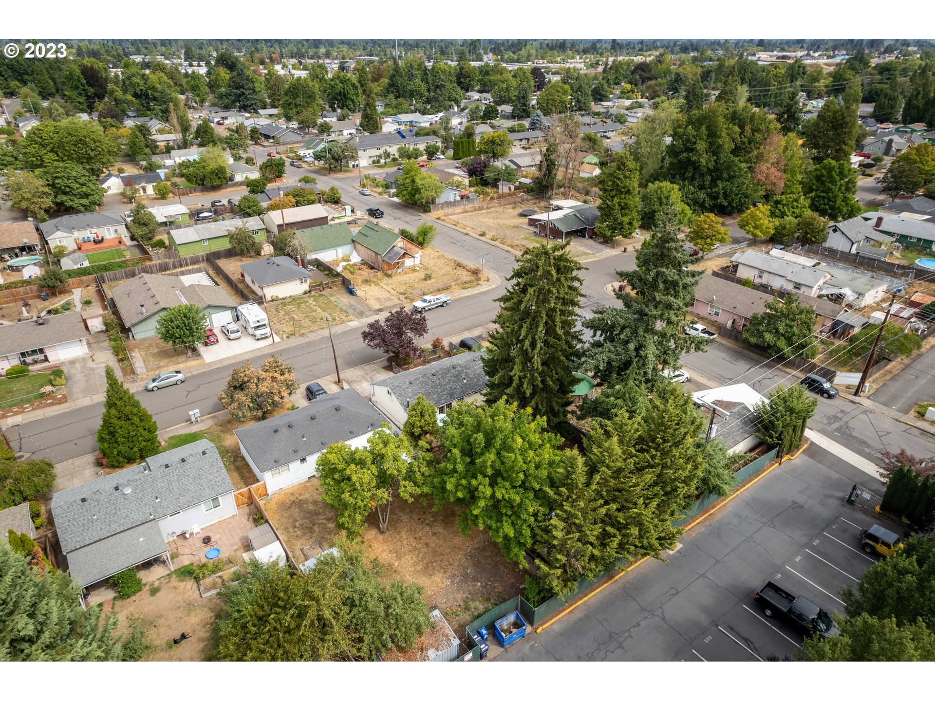 535 West M Street Springfield, OR 97477 - Photo 44 of 48 an aerial view of residential house with parking space and trees