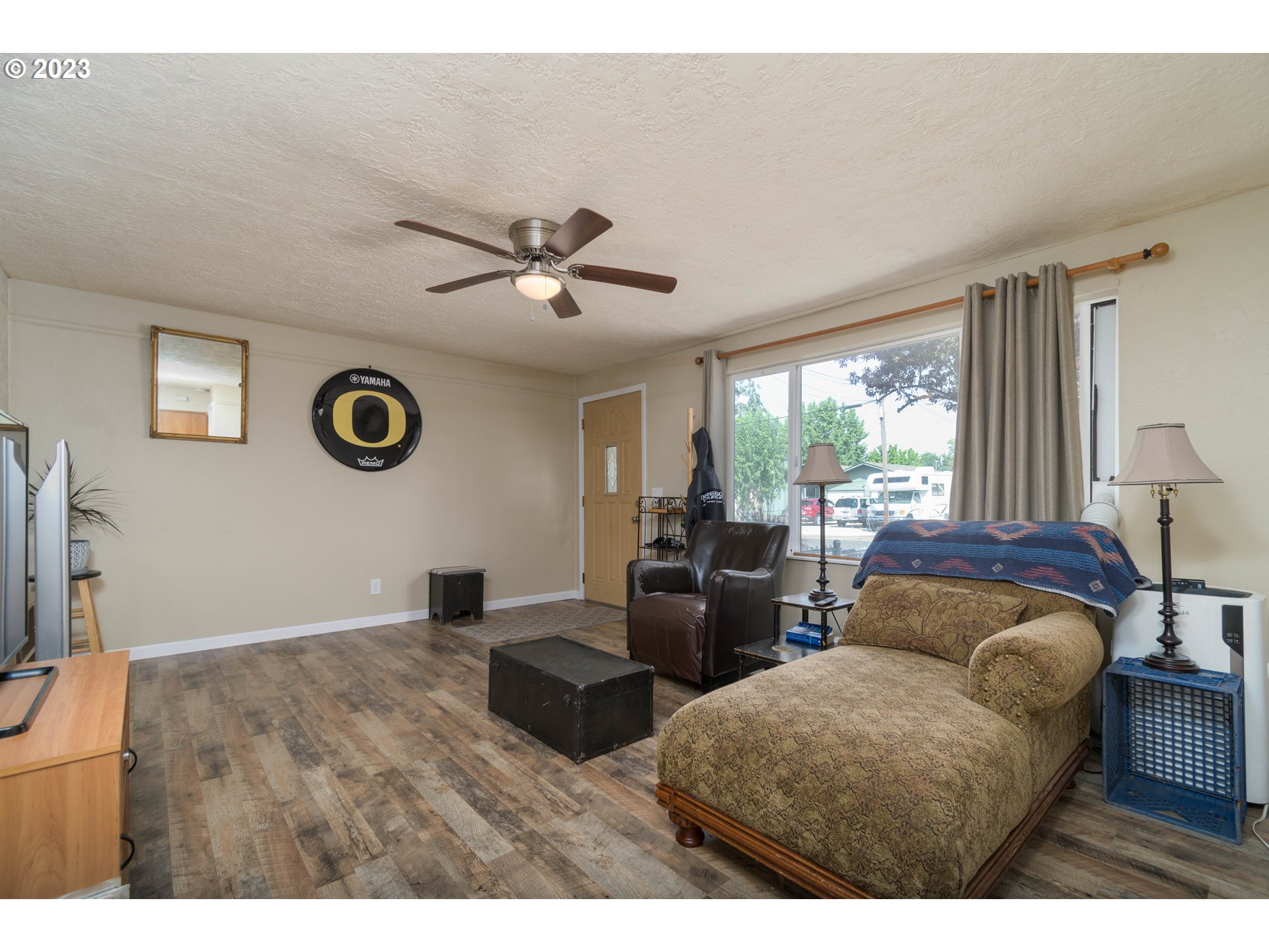 535 West M Street Springfield, OR 97477 - Photo 8 of 48 a living room with furniture and a flat screen tv