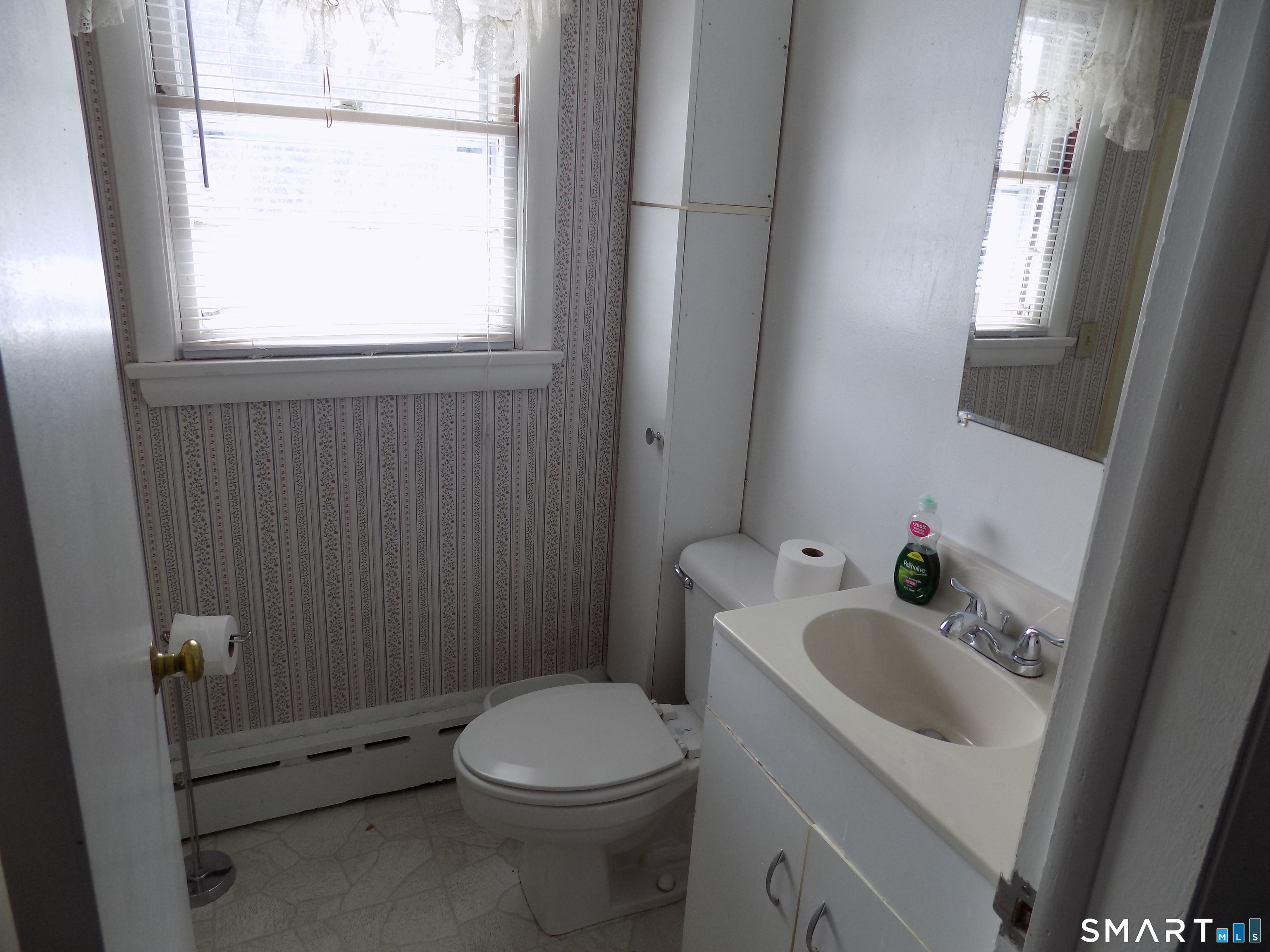 133 Weymouth Road Enfield, CT 06082 - Photo 11 of 17