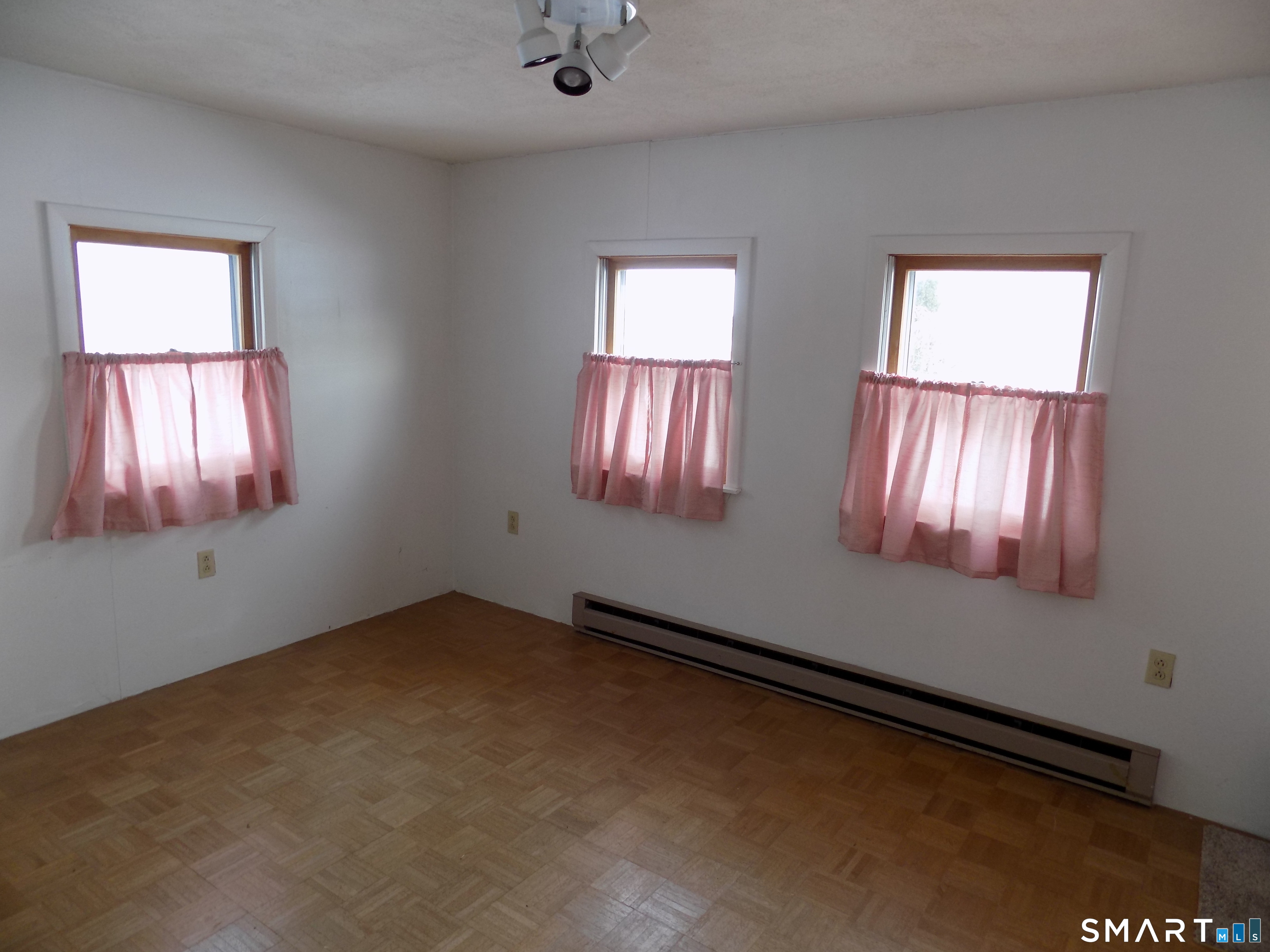 133 Weymouth Road Enfield, CT 06082 - Photo 3 of 17