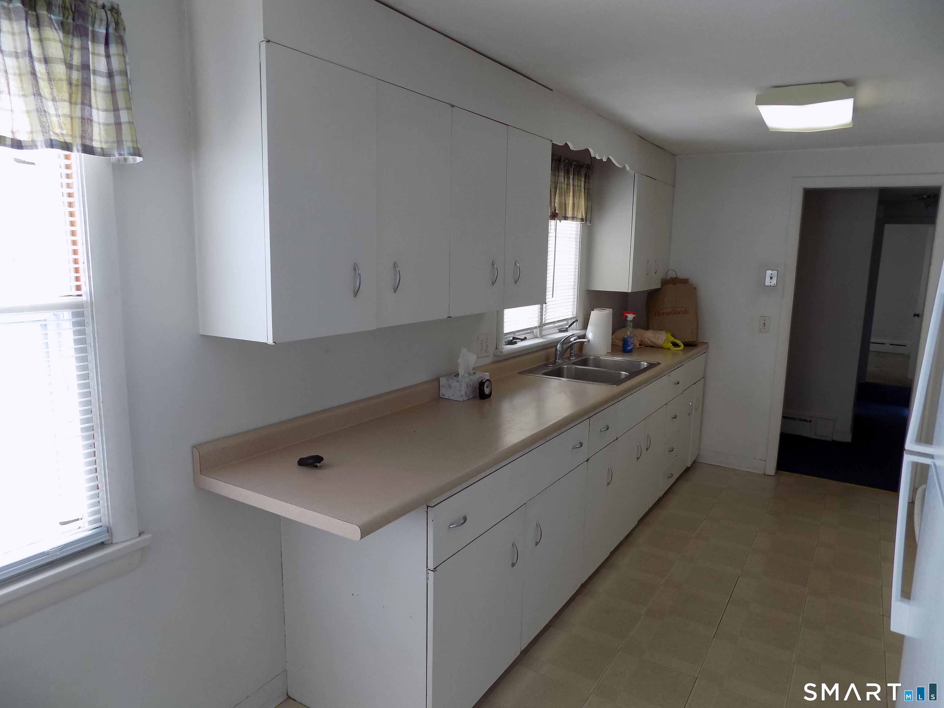 133 Weymouth Road Enfield, CT 06082 - Photo 5 of 17