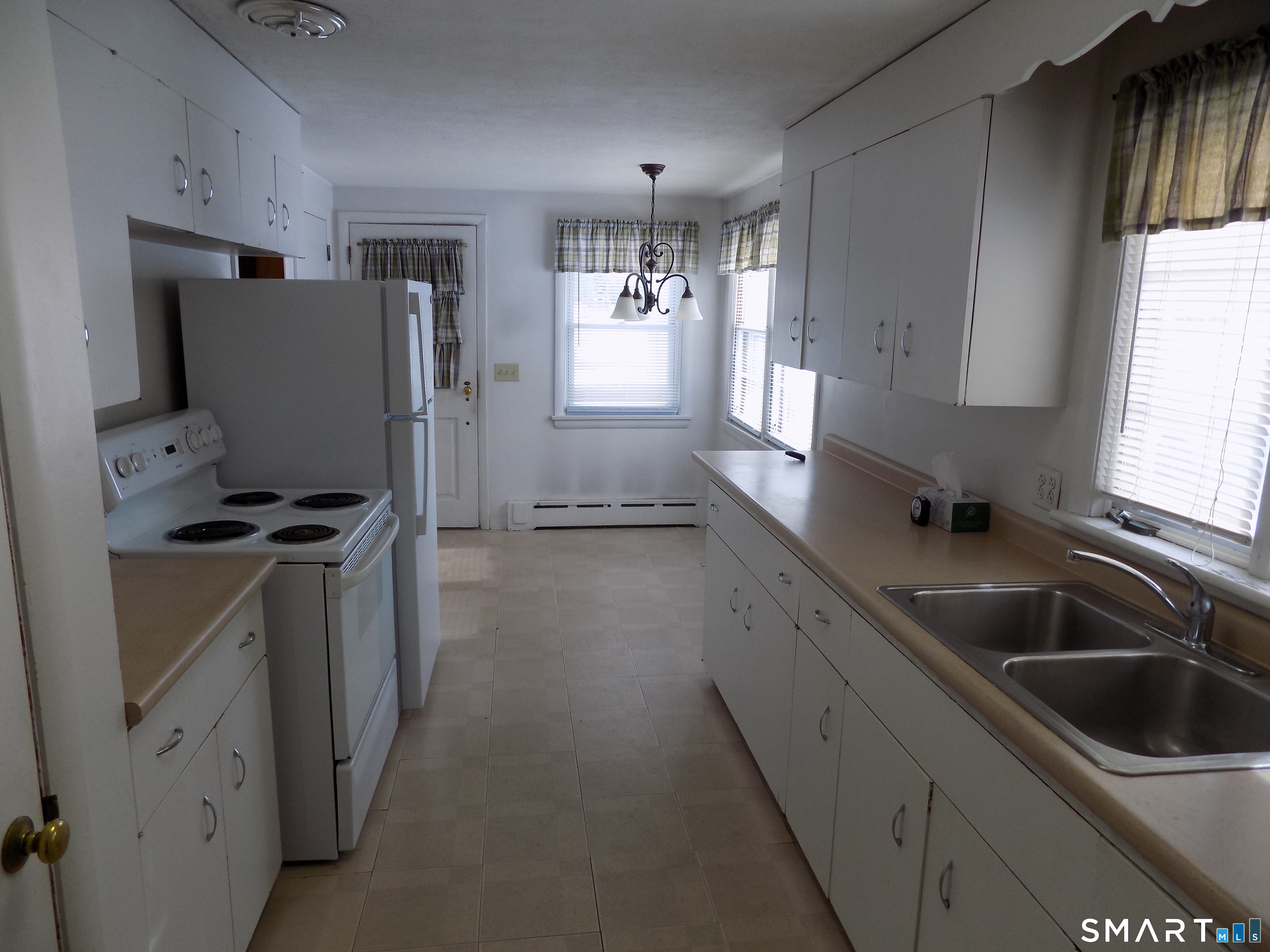 133 Weymouth Road Enfield, CT 06082 - Photo 7 of 17