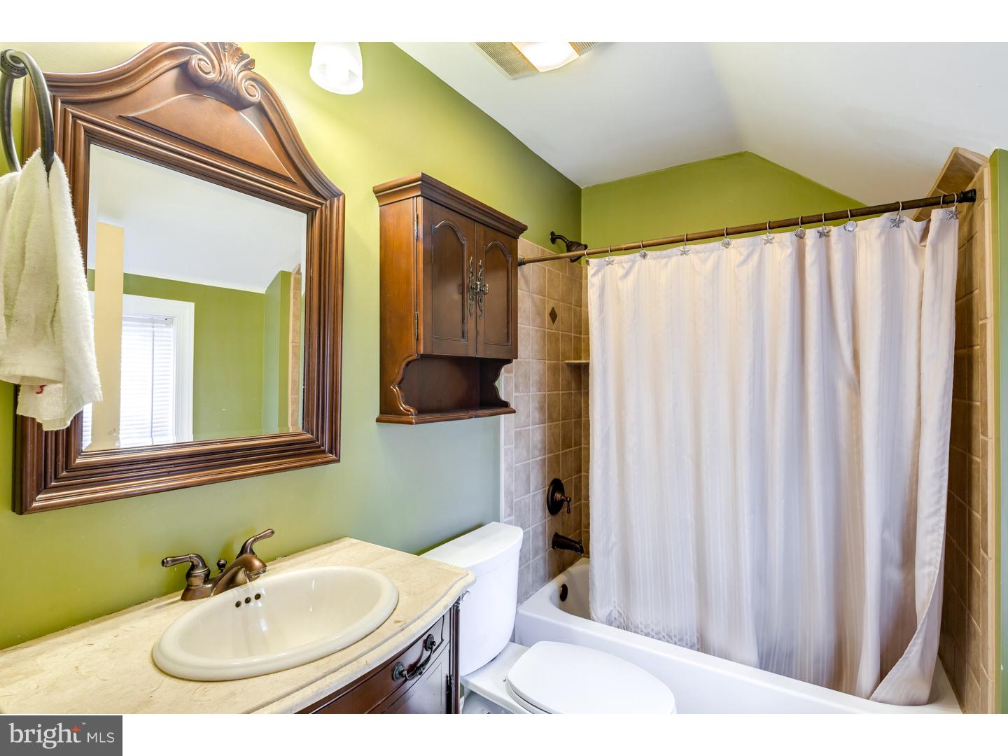 798 Woodlane Road Edgewater Park, NJ 08010 - Photo 11 of 25 Bathroom