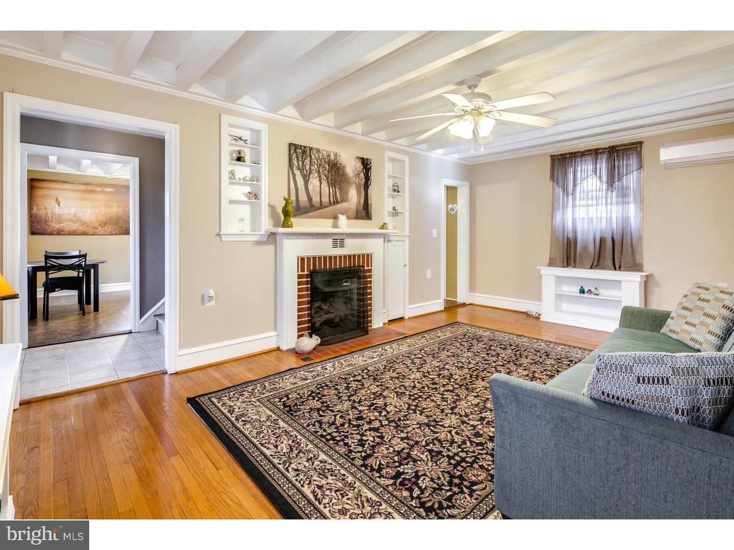 798 Woodlane Road Edgewater Park, NJ 08010 - Photo 3 of 25 Living Room