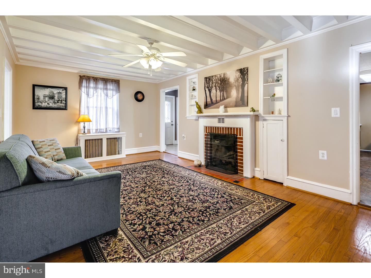 798 Woodlane Road Edgewater Park, NJ 08010 - Photo 5 of 25 Living Room