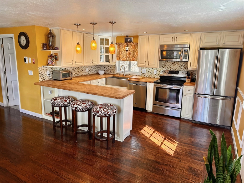 44 Drexel Street Worcester, MA 01602 - Photo 7 of 41