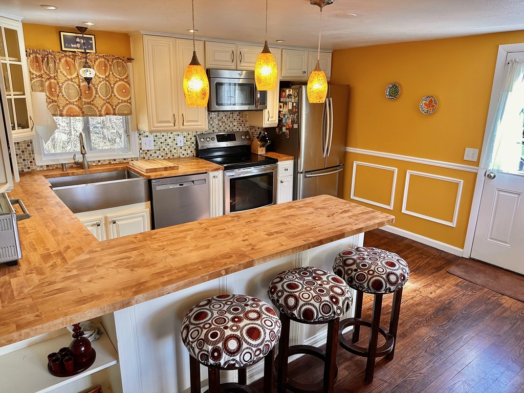 44 Drexel Street Worcester, MA 01602 - Photo 9 of 41