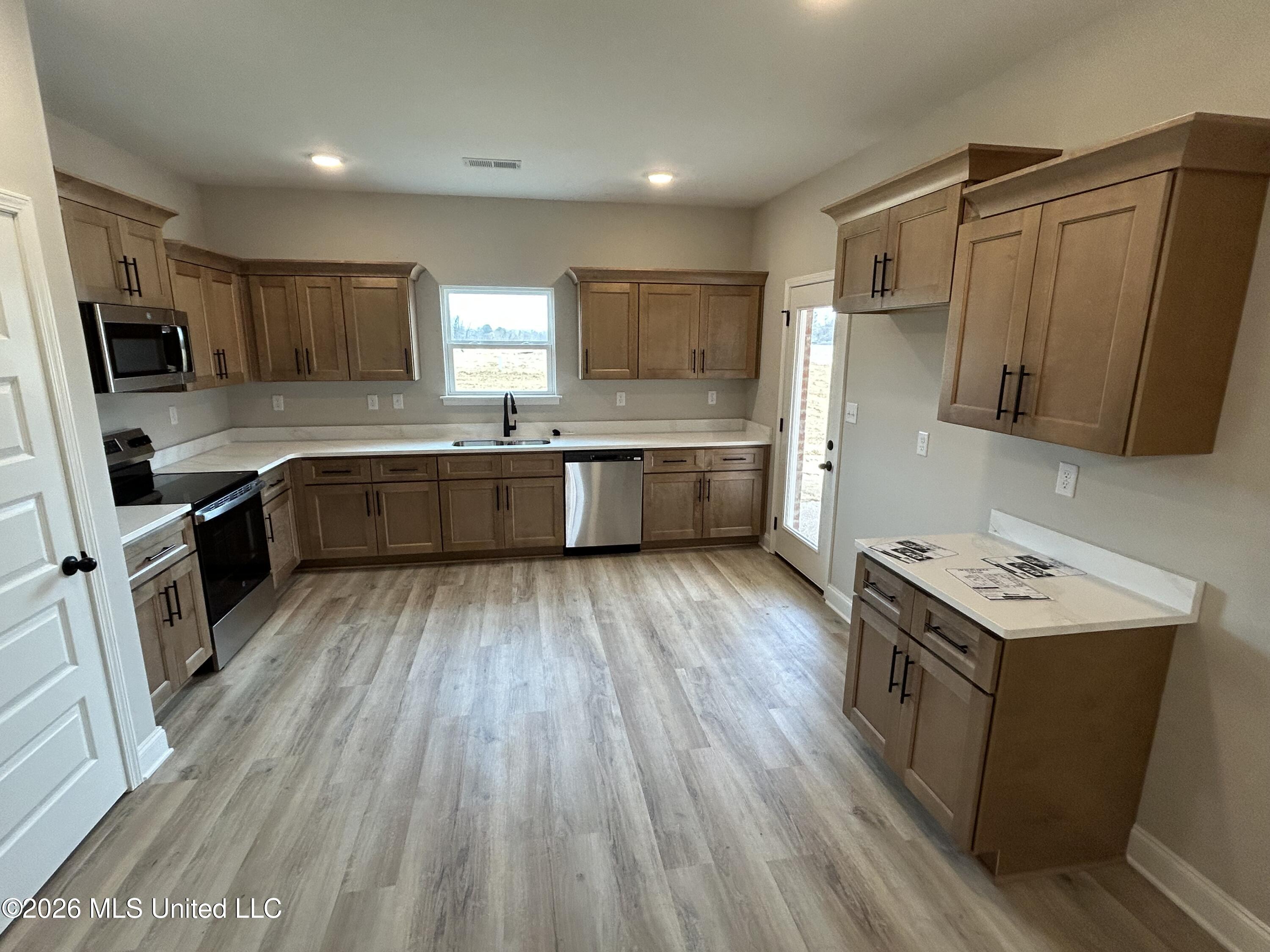 6046 River Birch Road East Walls, MS 38680 - Photo 5 of 12 IMG_1354