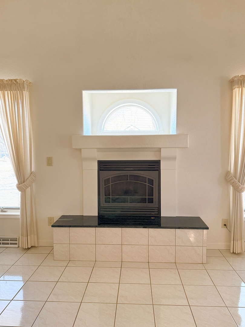132 Fox Trot Dixon, IL 61021 - Photo 14 of 42 a living room with a fireplace