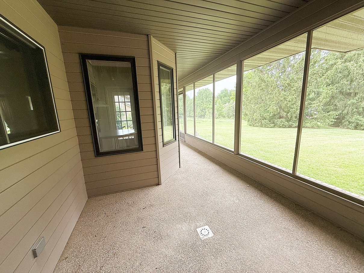 132 Fox Trot Dixon, IL 61021 - Photo 30 of 42 a view of an entryway