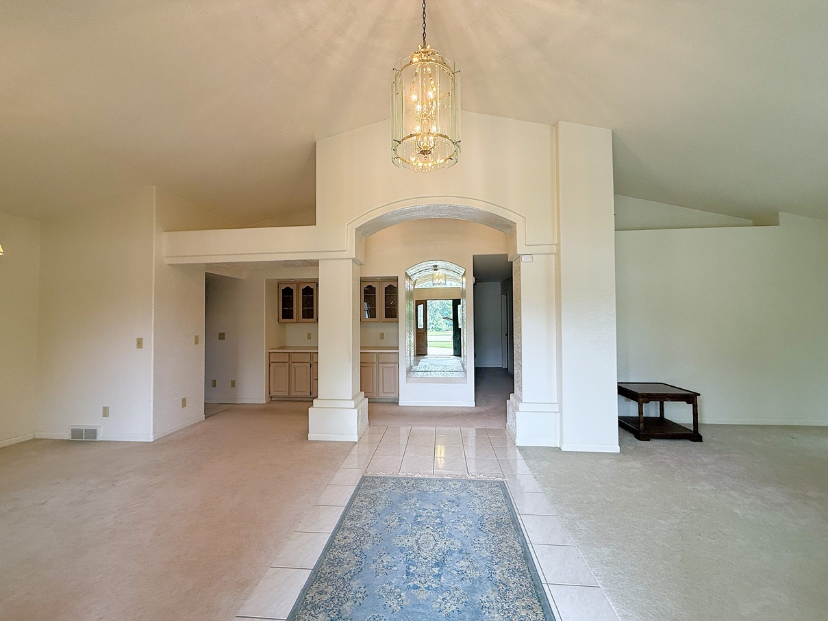132 Fox Trot Dixon, IL 61021 - Photo 4 of 42 a view of a hallway with furniture
