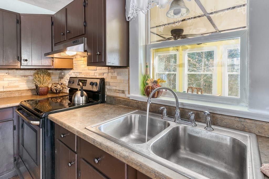 91 Southbridge Road Charlton, MA 01507 - Photo 8 of 34 Gallery Image 8