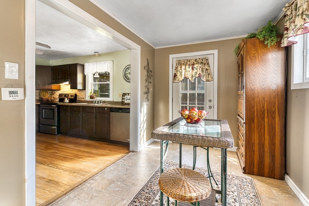 91 Southbridge Road Charlton, MA 01507 - Photo 9 of 34 Gallery Image 9