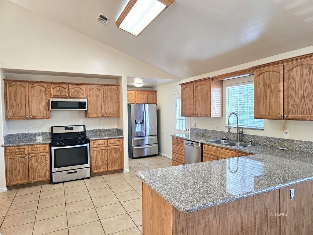 804 West Bataan Avenue Ridgecrest, CA 93555 - Photo 6 of 50