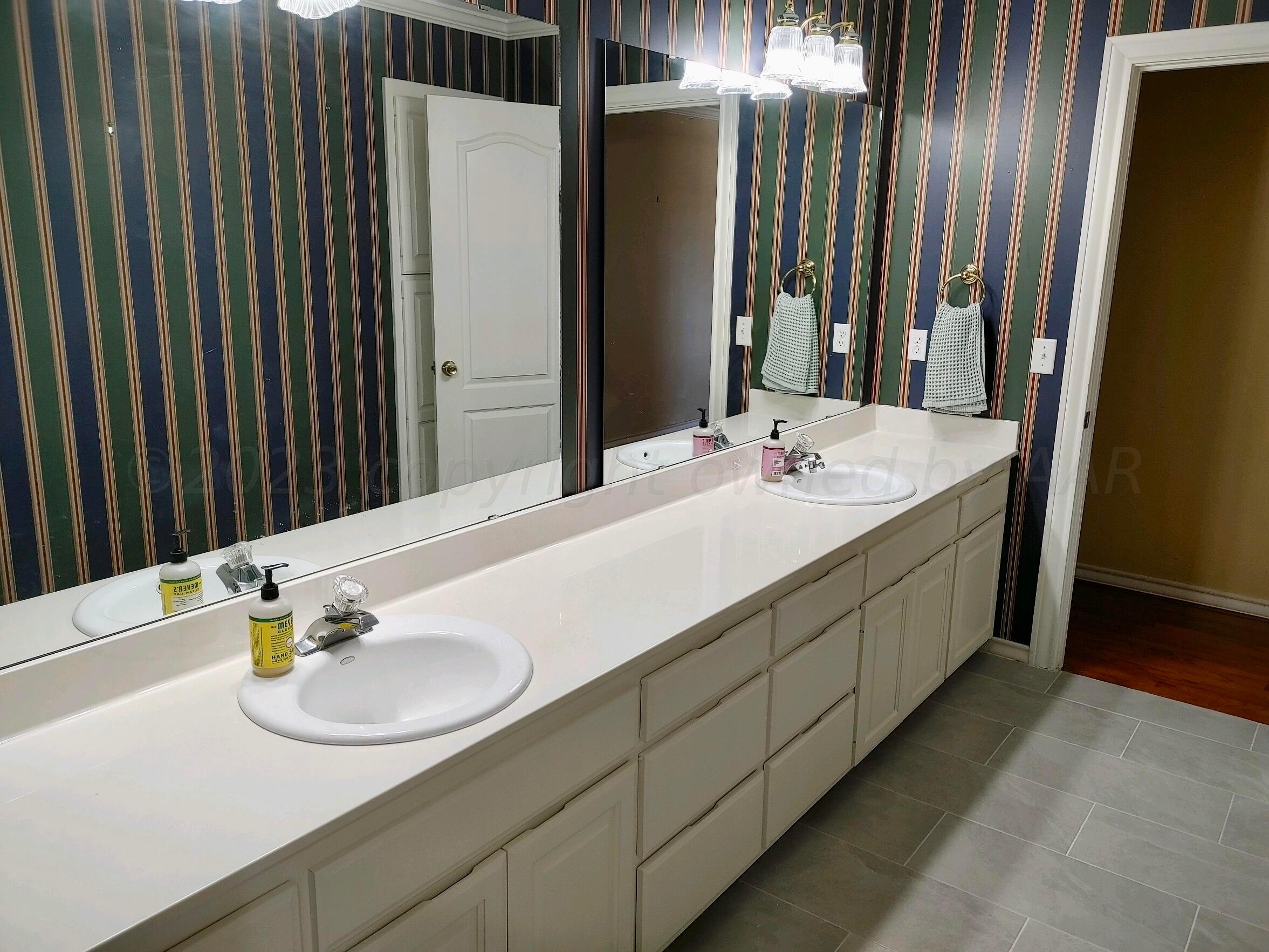 9 Cypress Point Amarillo, TX 79124 - Photo 30 of 42 2nd Bathroom