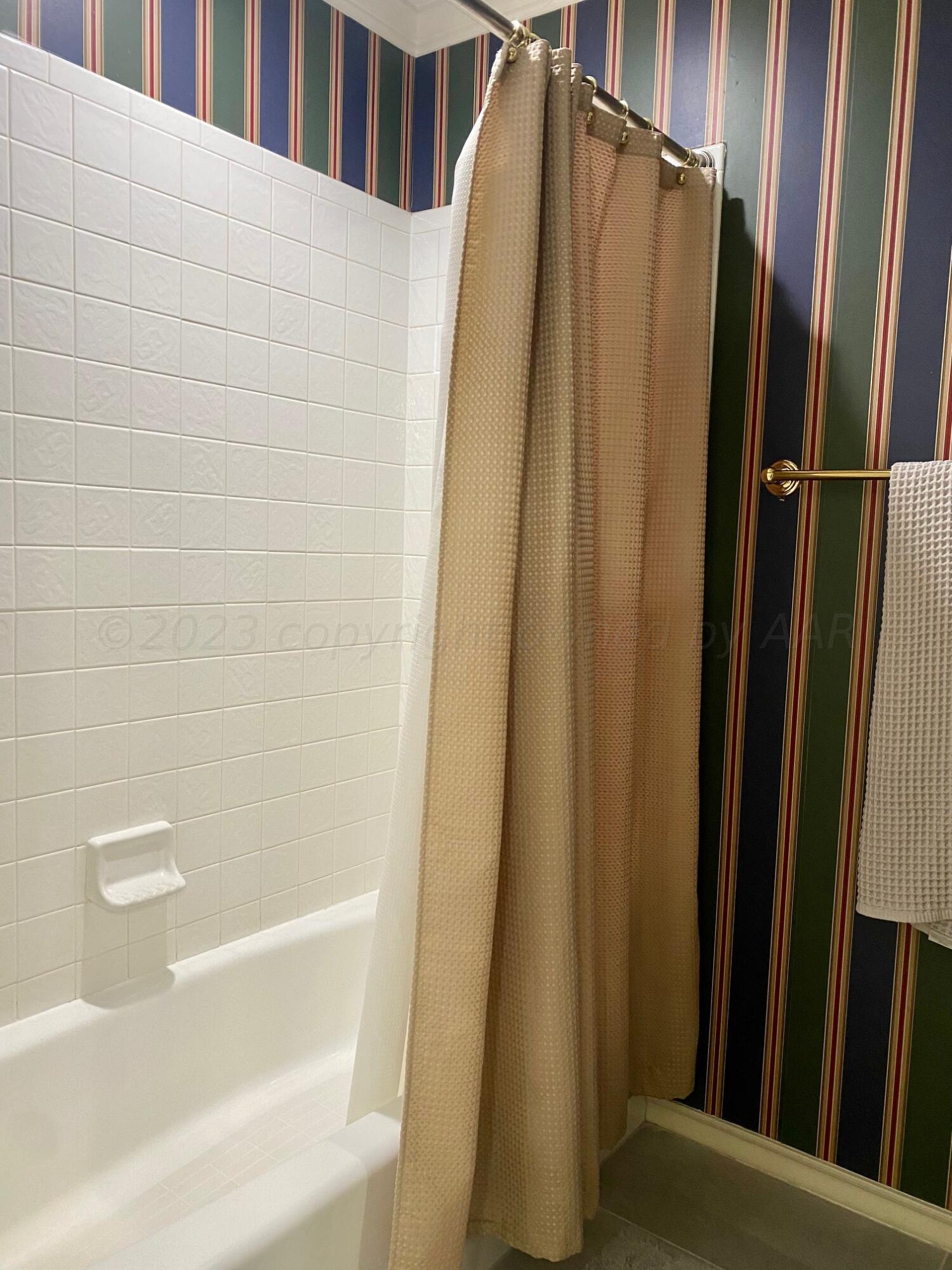 9 Cypress Point Amarillo, TX 79124 - Photo 31 of 42 2nd Bathroom