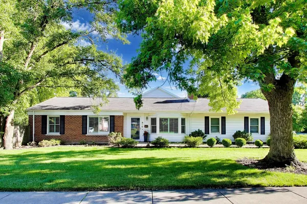 $525,000 | 800 Hunter Road, Glenview, IL 60025