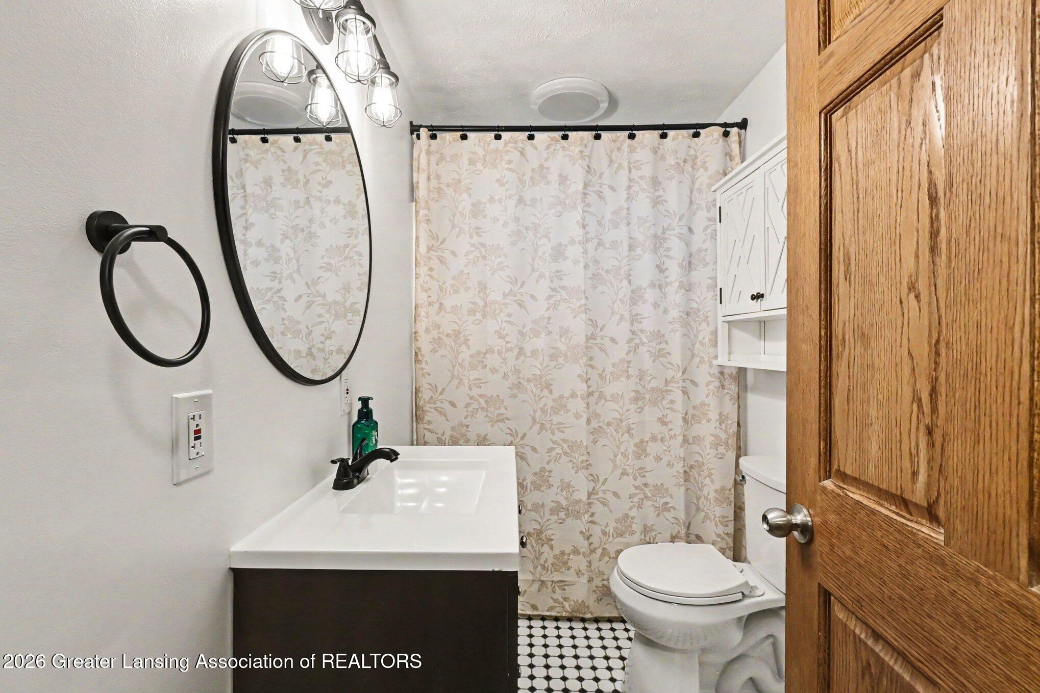 2158 Haslett Road East Lansing, MI 48823 - Photo 3 of 19 Bathroom