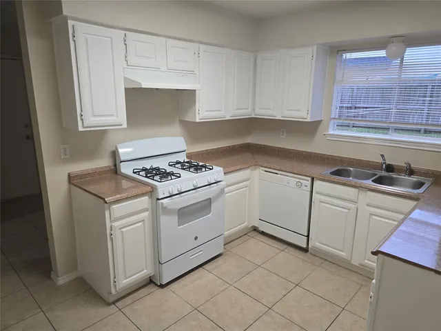 $1,875 | 19602 Cotton Creek Drive, Tomball, TX 77375