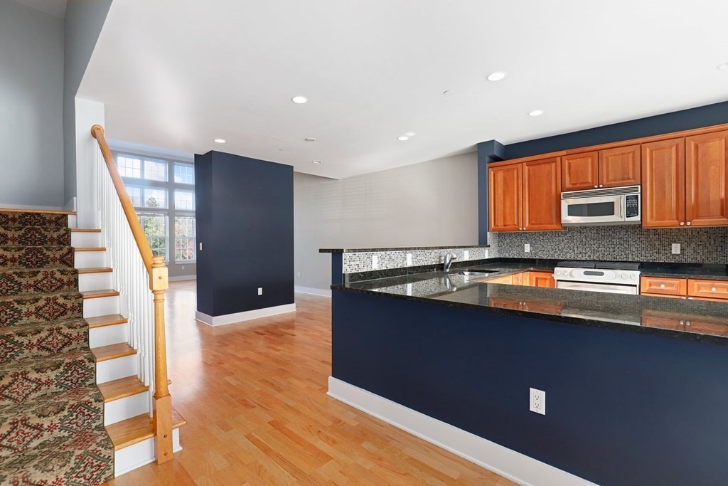 2 Powder Mill Square, Unit 6 Andover, MA 01810 - Photo 3 of 35 Gallery Image 3