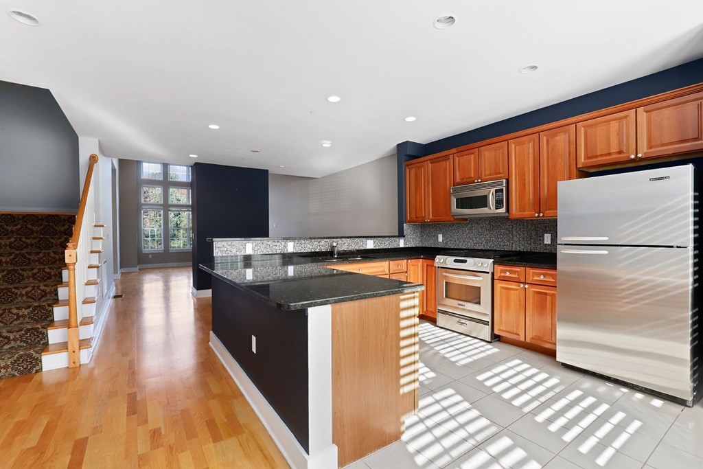 2 Powder Mill Square, Unit 6 Andover, MA 01810 - Photo 4 of 35 Gallery Image 4