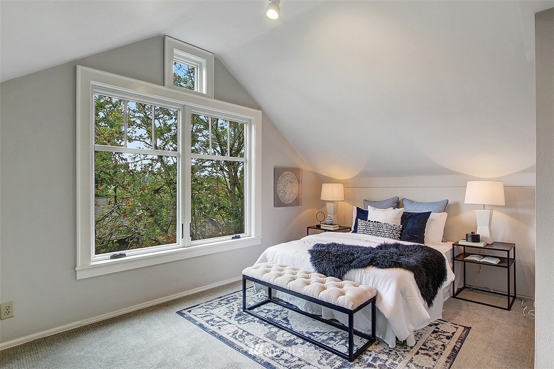 3909 Interlake Avenue North Seattle, WA 98103 - Photo 18 of 38 Gallery Image 18