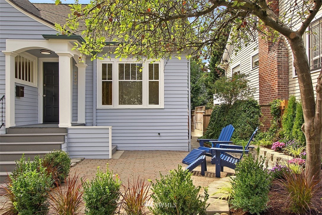 3909 Interlake Avenue North Seattle, WA 98103 - Photo 3 of 38 Gallery Image 3