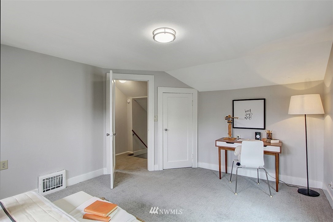 3909 Interlake Avenue North Seattle, WA 98103 - Photo 22 of 38 Gallery Image 22