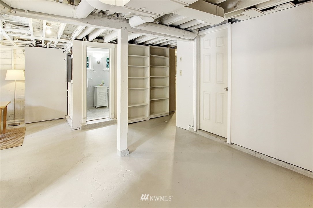 3909 Interlake Avenue North Seattle, WA 98103 - Photo 27 of 38 Gallery Image 27