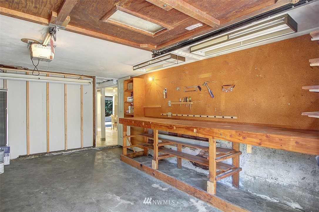 3909 Interlake Avenue North Seattle, WA 98103 - Photo 29 of 38 Gallery Image 29