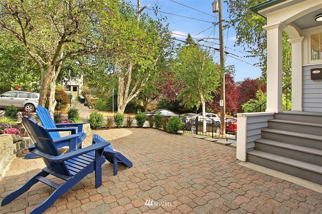 3909 Interlake Avenue North Seattle, WA 98103 - Photo 4 of 38 Gallery Image 4