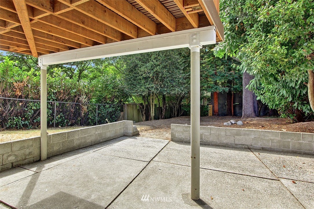 3909 Interlake Avenue North Seattle, WA 98103 - Photo 32 of 38 Gallery Image 32