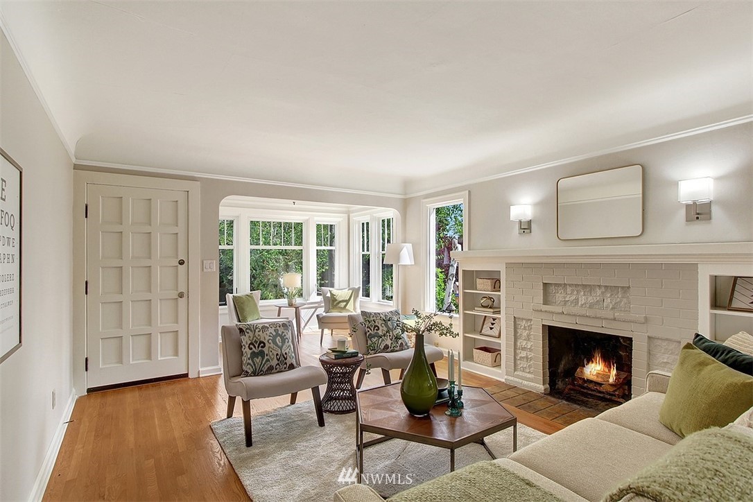 3909 Interlake Avenue North Seattle, WA 98103 - Photo 5 of 38 Gallery Image 5