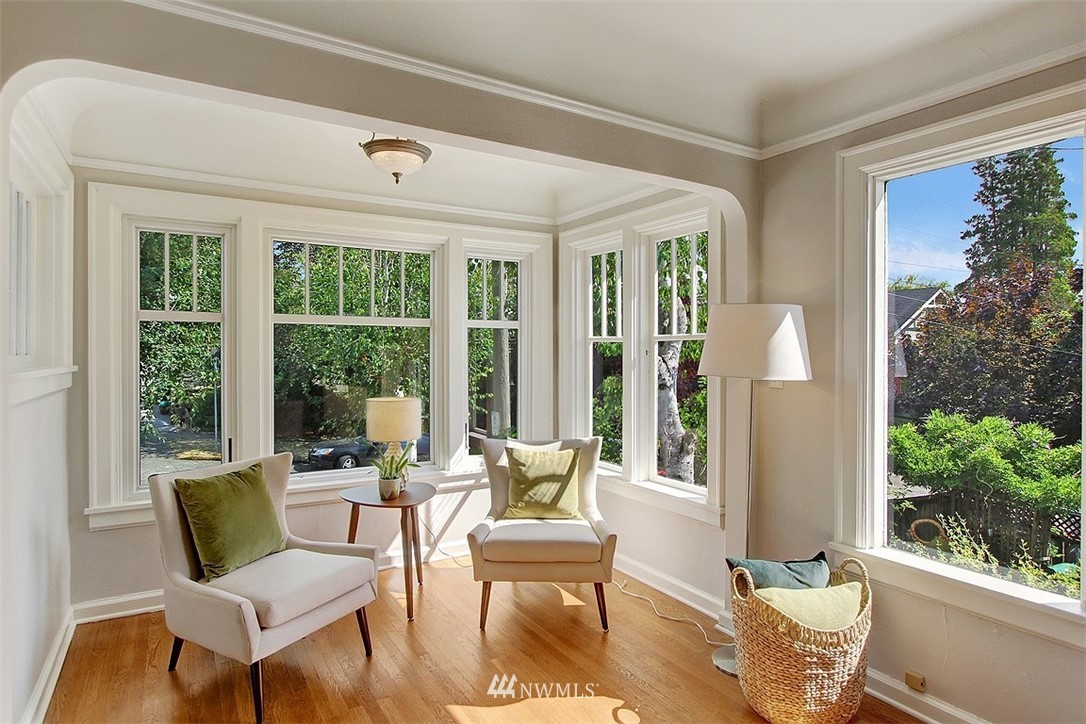 3909 Interlake Avenue North Seattle, WA 98103 - Photo 6 of 38 Gallery Image 6