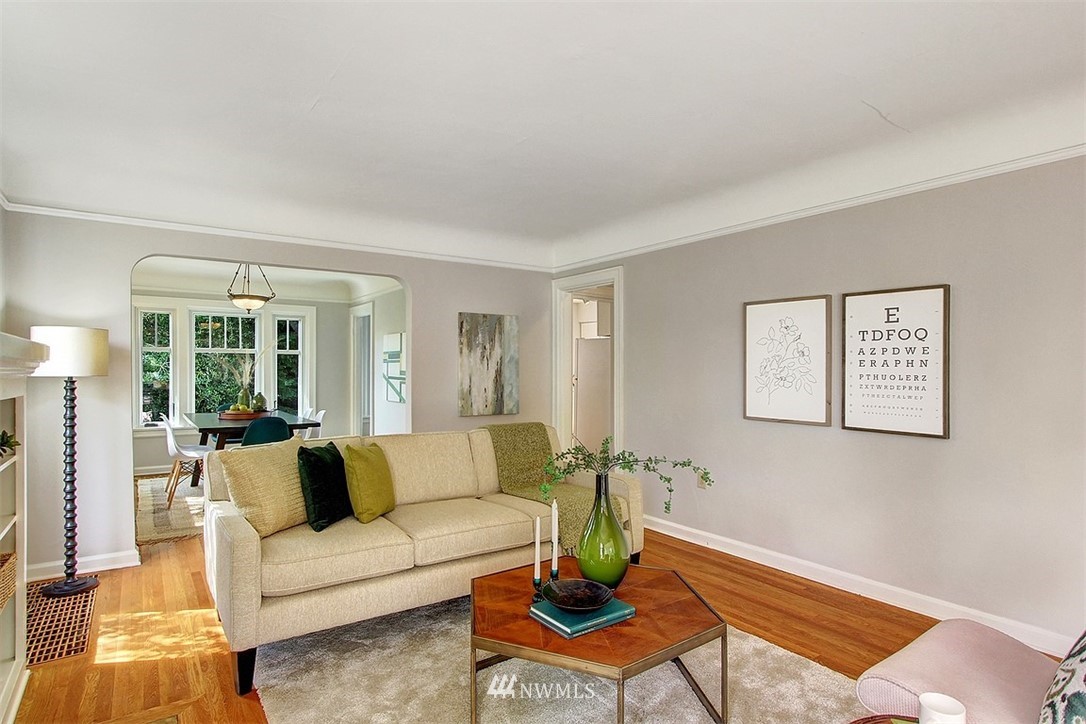 3909 Interlake Avenue North Seattle, WA 98103 - Photo 9 of 38 Gallery Image 9