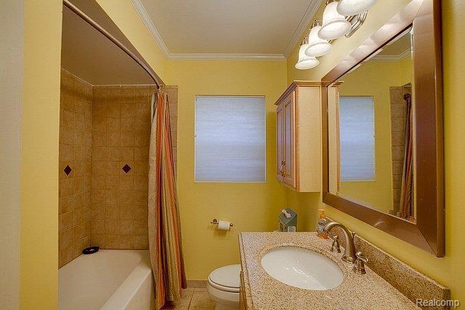 1810 Bournemouth Road Grosse Pointe, MI 48236 - Photo 12 of 20 1810Bournemouth-0009MLS.jpg