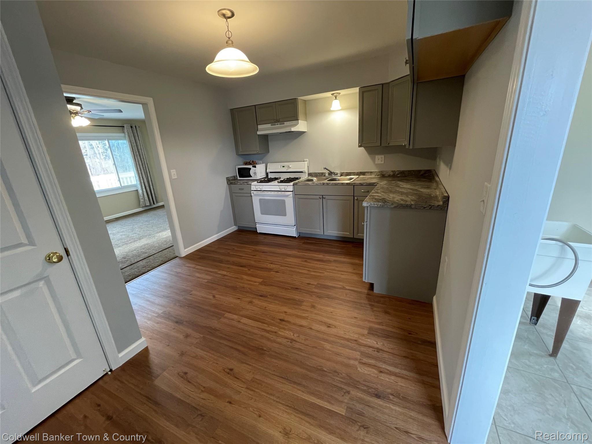 2633 Parman Road Dansville, MI 48819 - Photo 3 of 18 Kitchen
