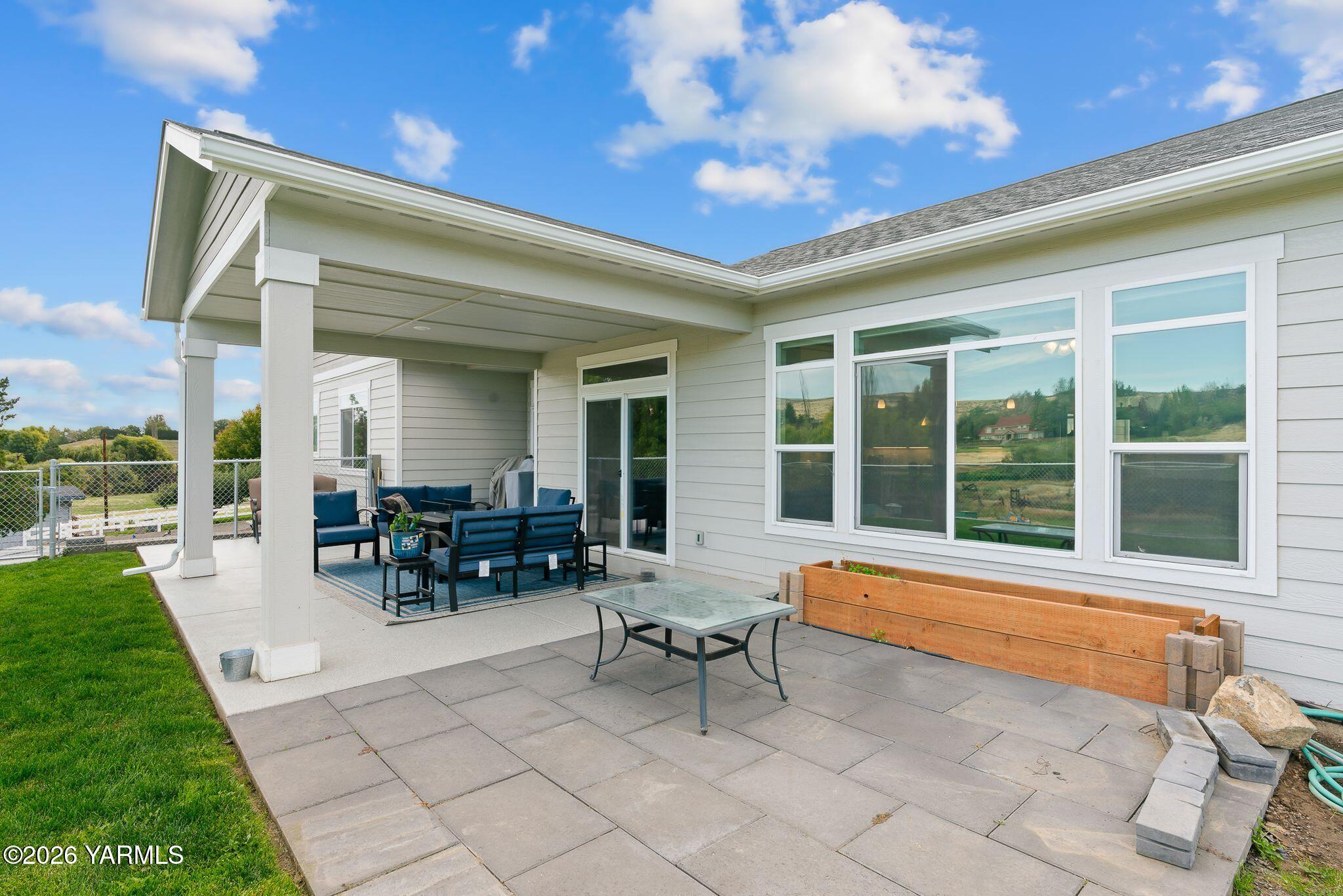11007 Summitview Ext Road Yakima, WA 98908 - Photo 29 of 44 Back Patio