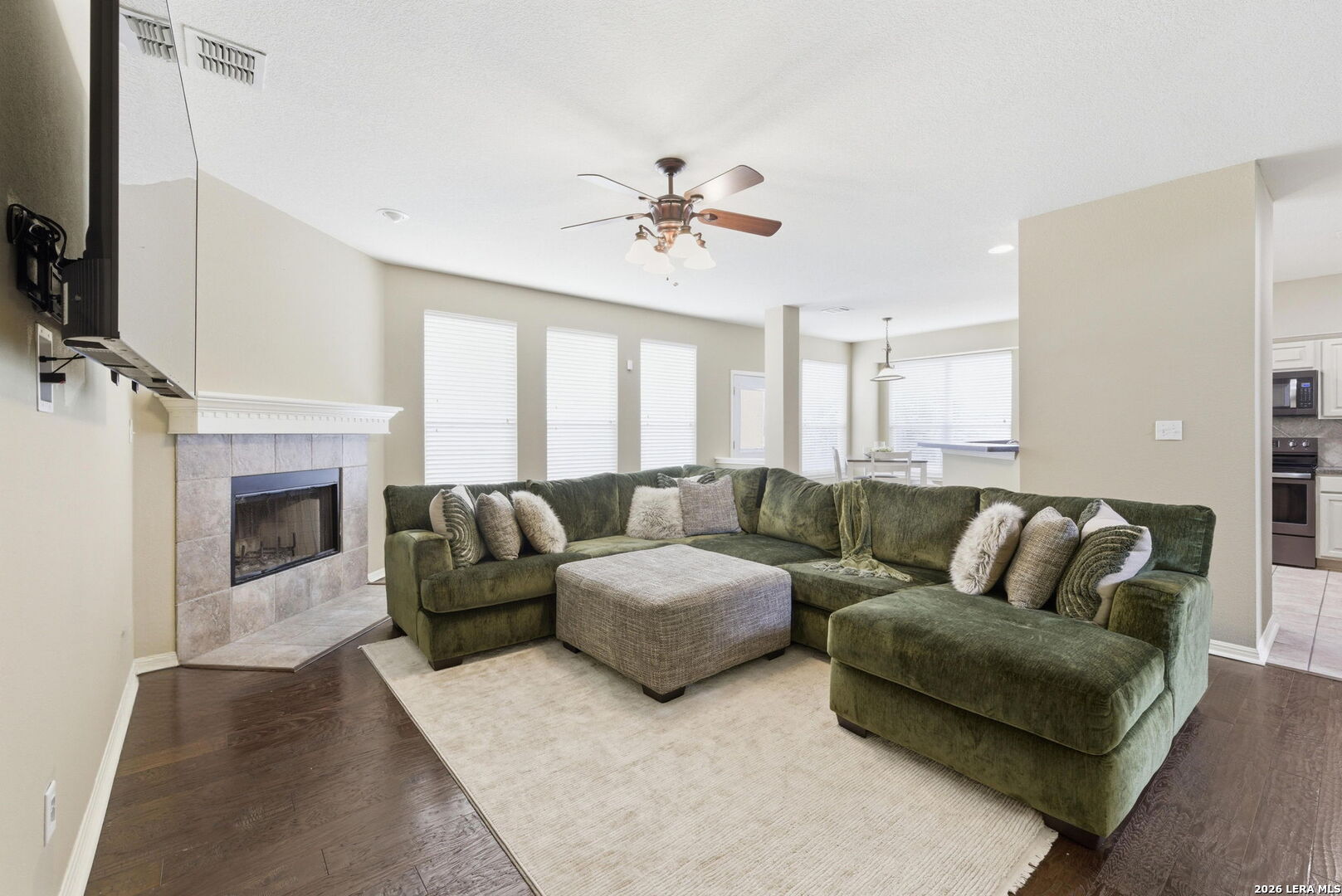 209 Summit View Cibolo, TX 78108 - Photo 7 of 45