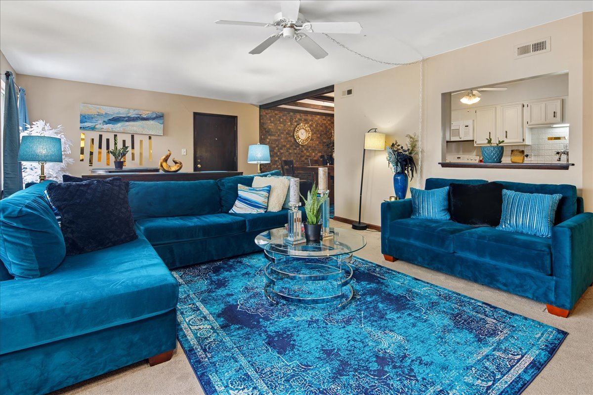 475 Shenstone Road, Unit 304 Riverside, IL 60546 - Photo 4 of 23