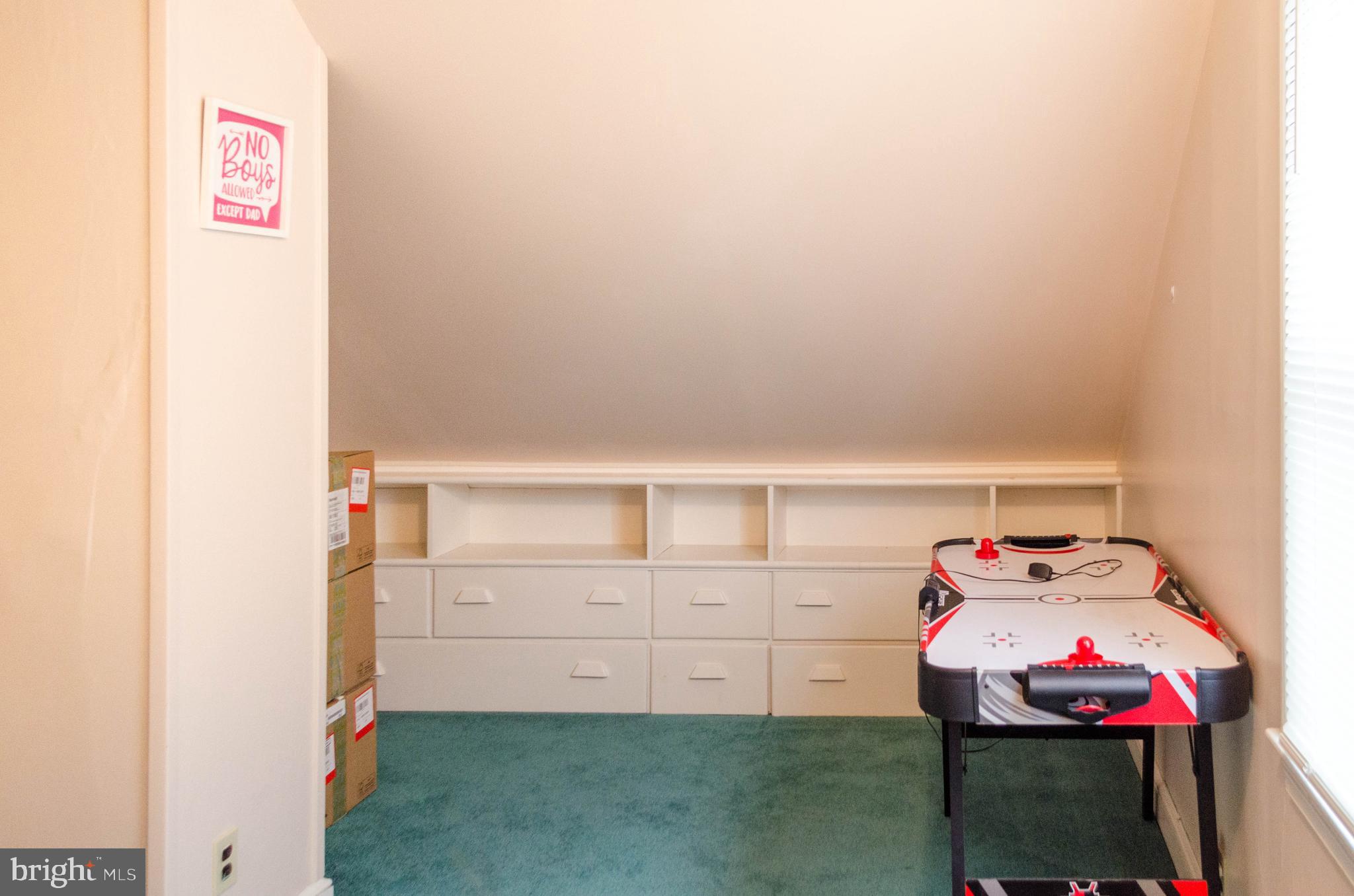 556 Hillcrest Road York, PA 17403 - Photo 28 of 38 Gallery Image 28