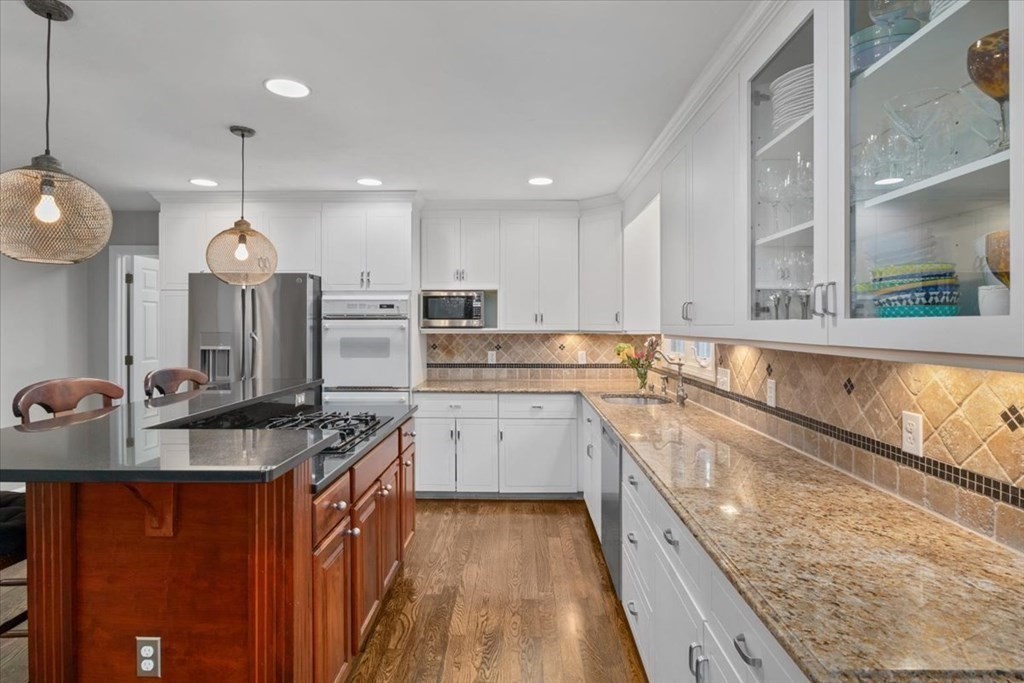 8 Castle Drive Sharon, MA 02067 - Photo 8 of 41