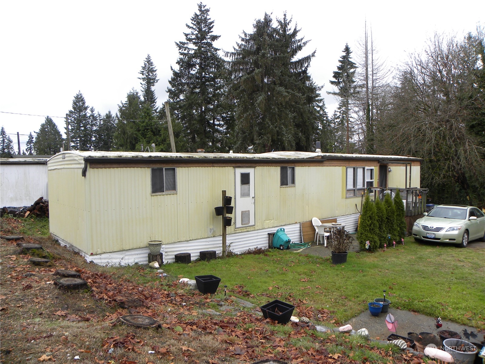 15503 Cedar Park Road Southeast, Unit 14 Olalla, WA 98359 - Photo 24 of 31 a view of a backyard with plants and a patio