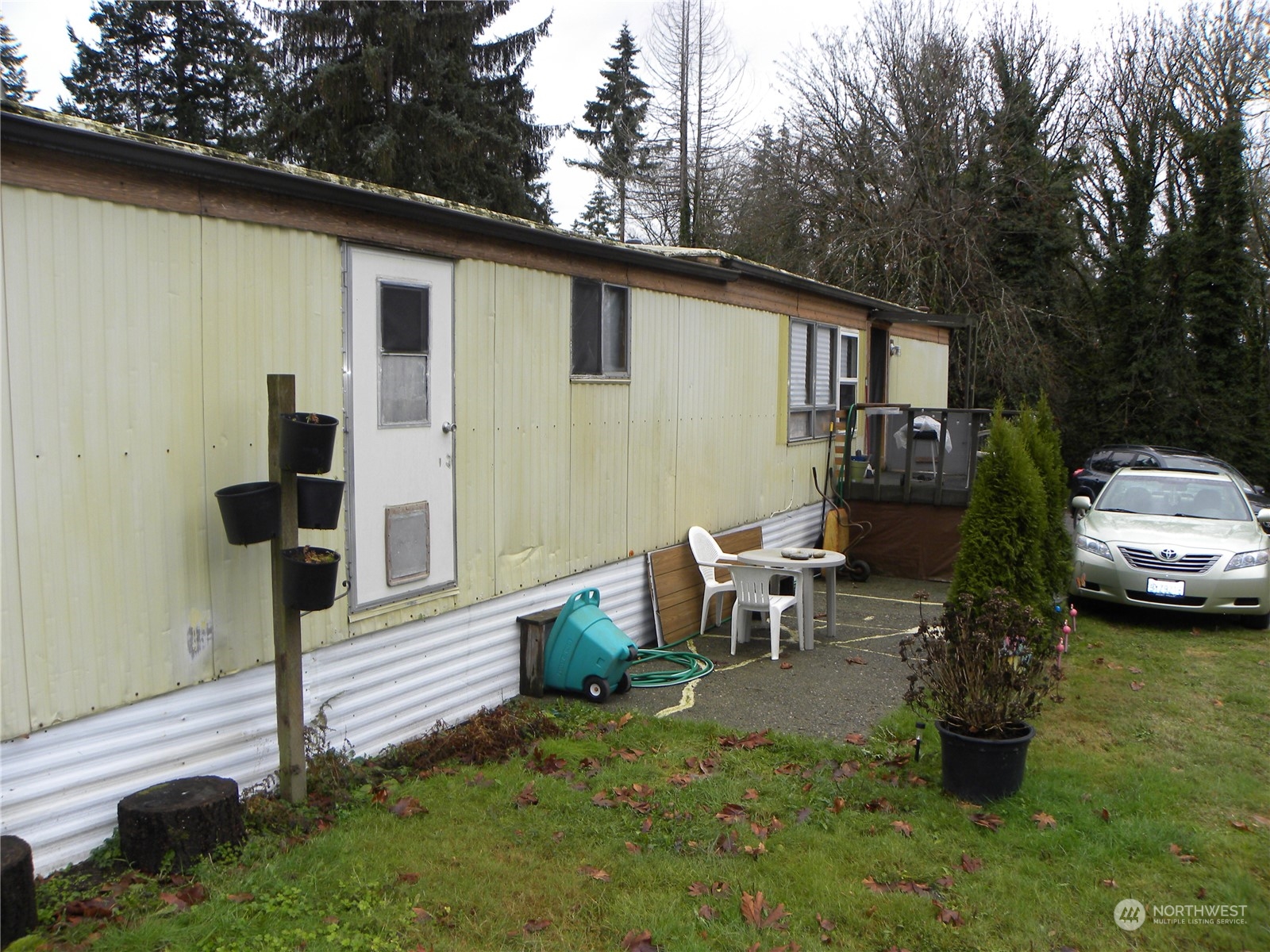 15503 Cedar Park Road Southeast, Unit 14 Olalla, WA 98359 - Photo 31 of 31 a backyard of a house with table and chairs