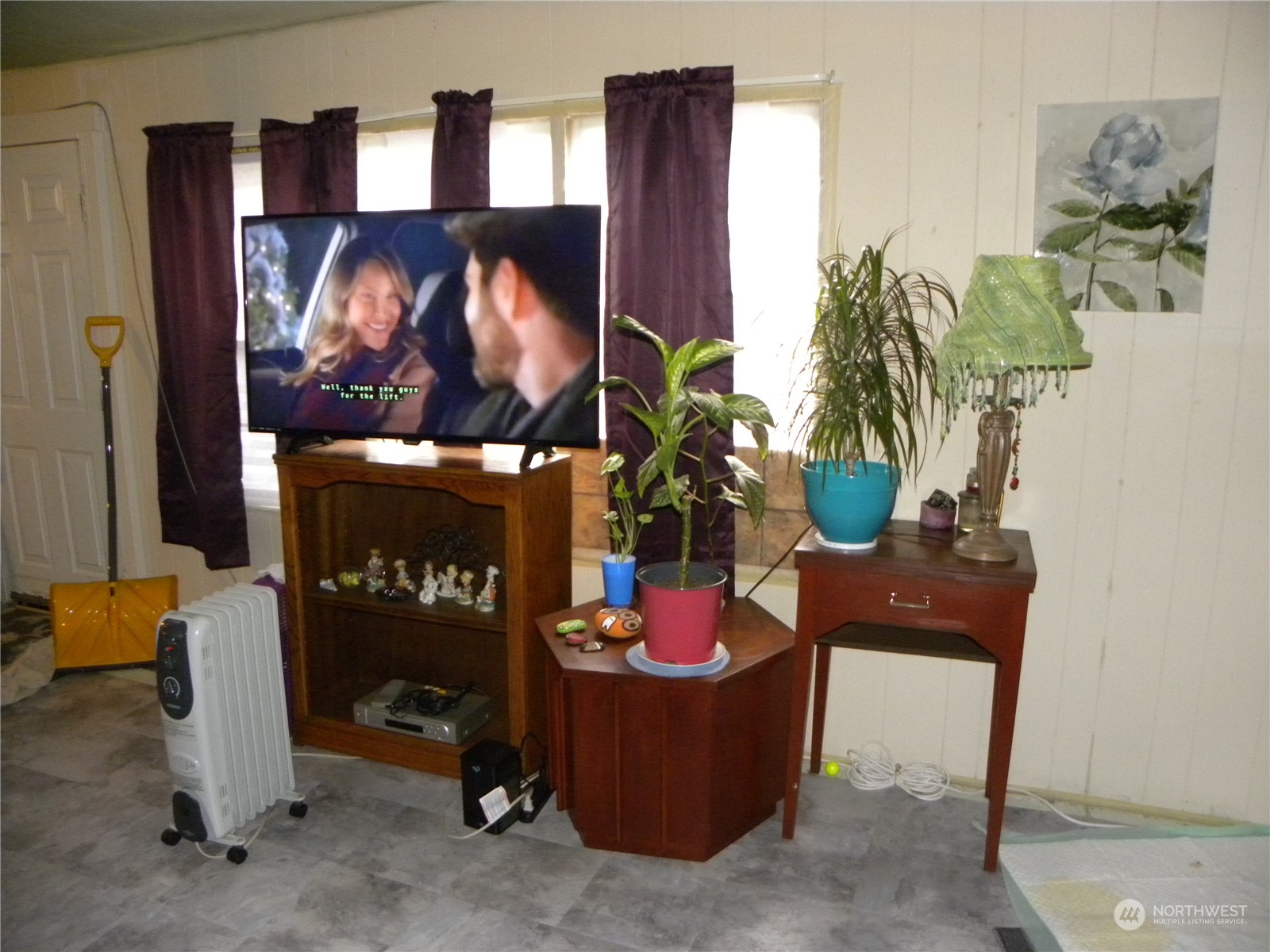 15503 Cedar Park Road Southeast, Unit 14 Olalla, WA 98359 - Photo 9 of 31 a room with painting on the wall and a potted plant